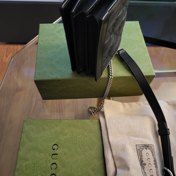 Authentic Gucci Matellase Mini Chain Link Bag - Picture 5 of 10